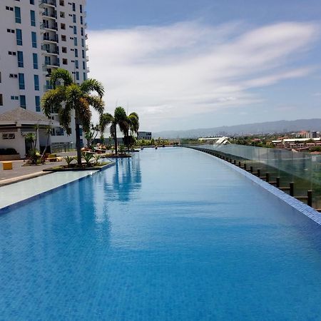 Mactan Newtown 8 Boulevard Deluxe Punta Engano  Exterior photo