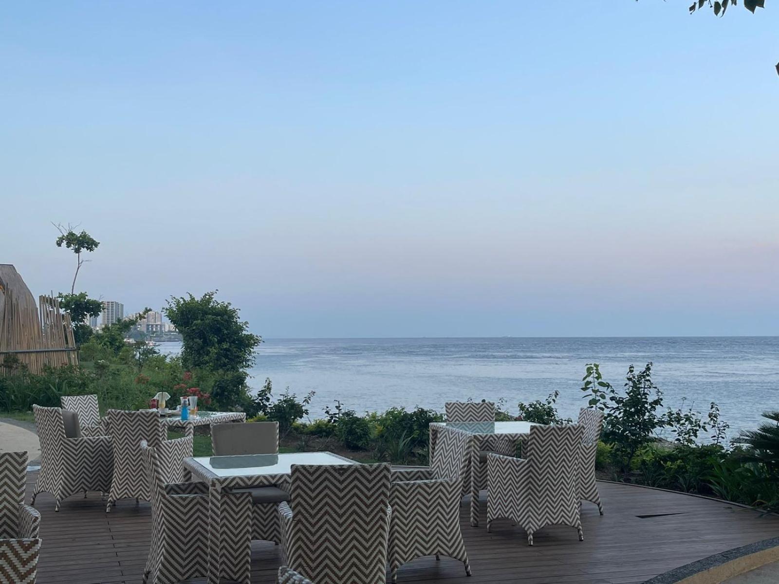 Mactan Newtown 8 Boulevard Deluxe Punta Engano  Exterior photo