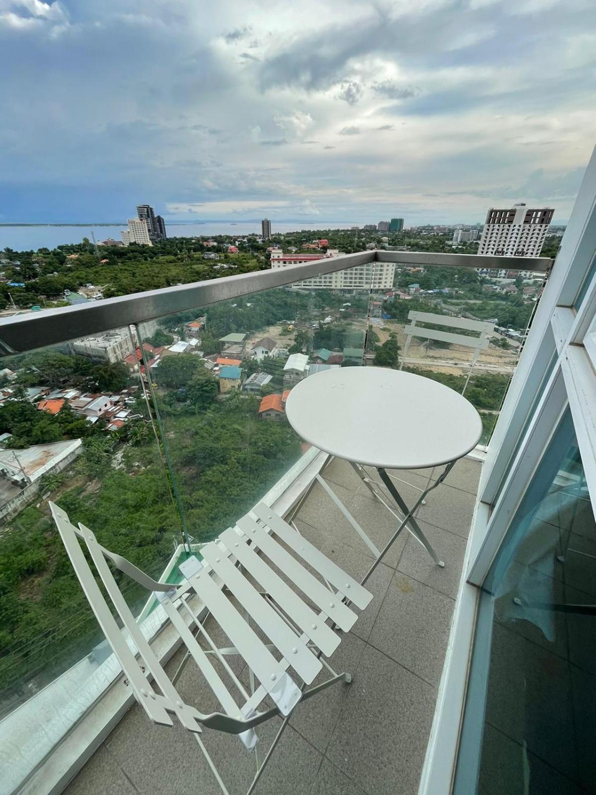 Mactan Newtown 8 Boulevard Deluxe Punta Engano  Exterior photo