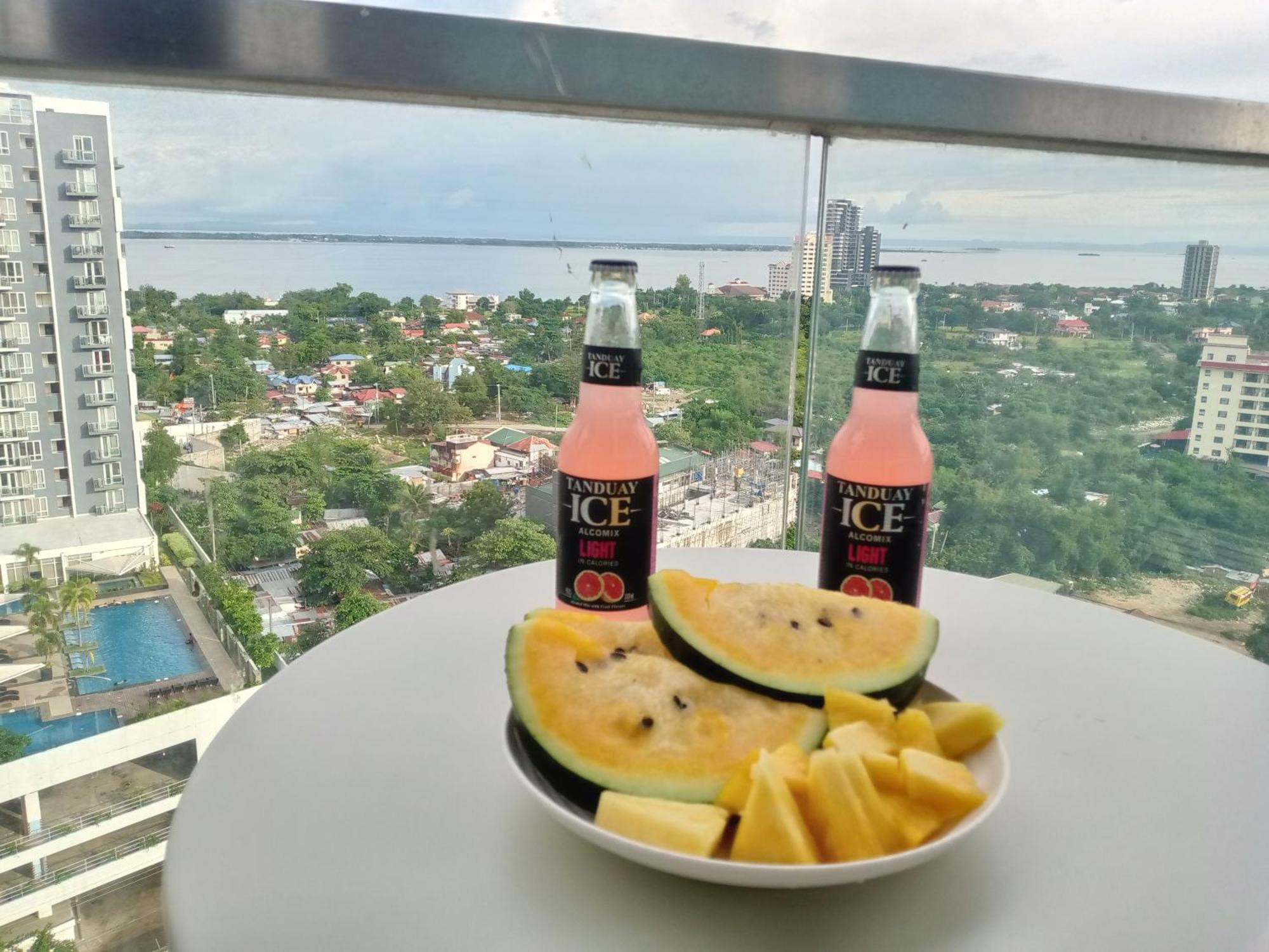 Mactan Newtown 8 Boulevard Deluxe Punta Engano  Exterior photo