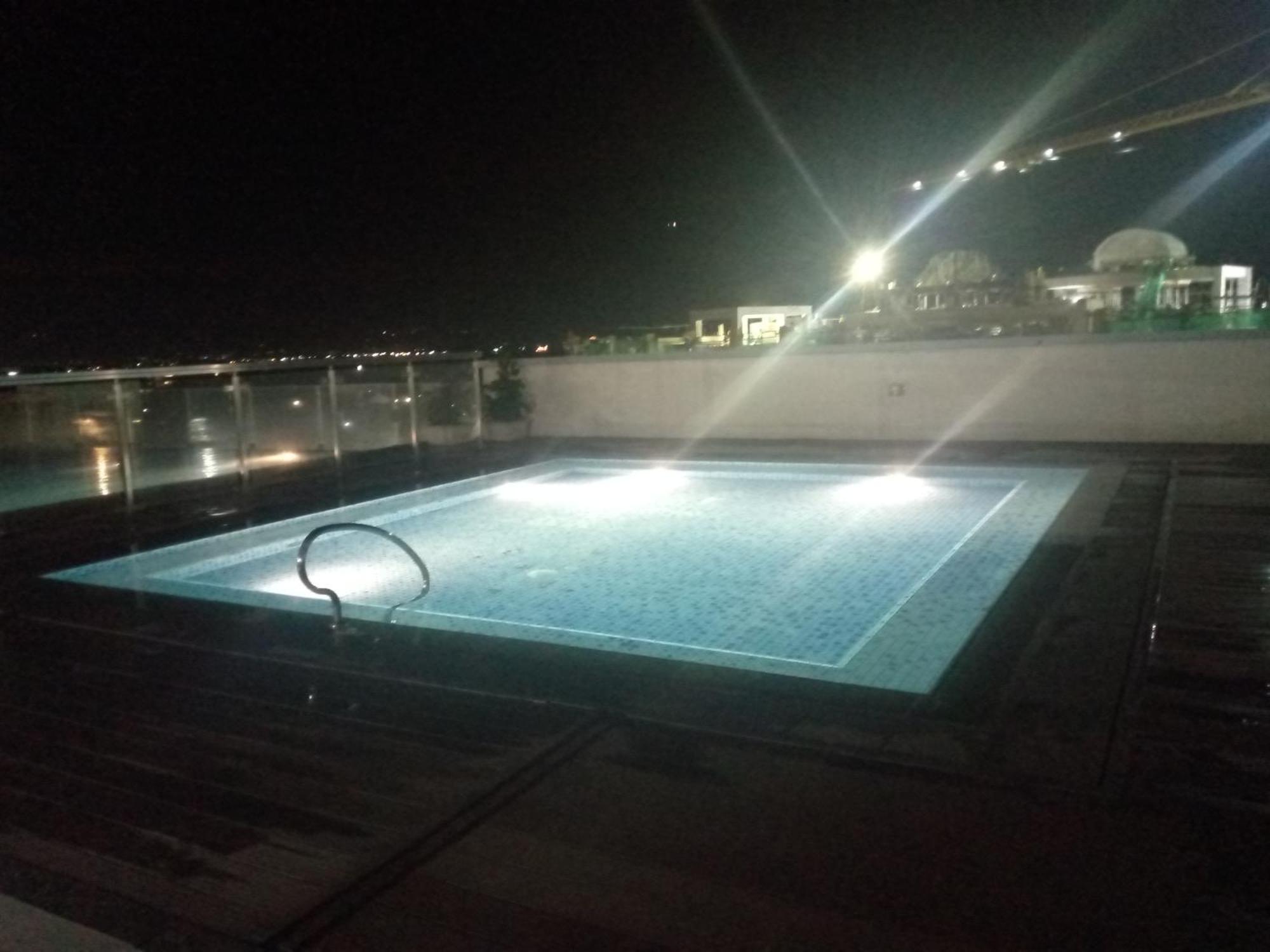 Mactan Newtown 8 Boulevard Deluxe Punta Engano  Exterior photo