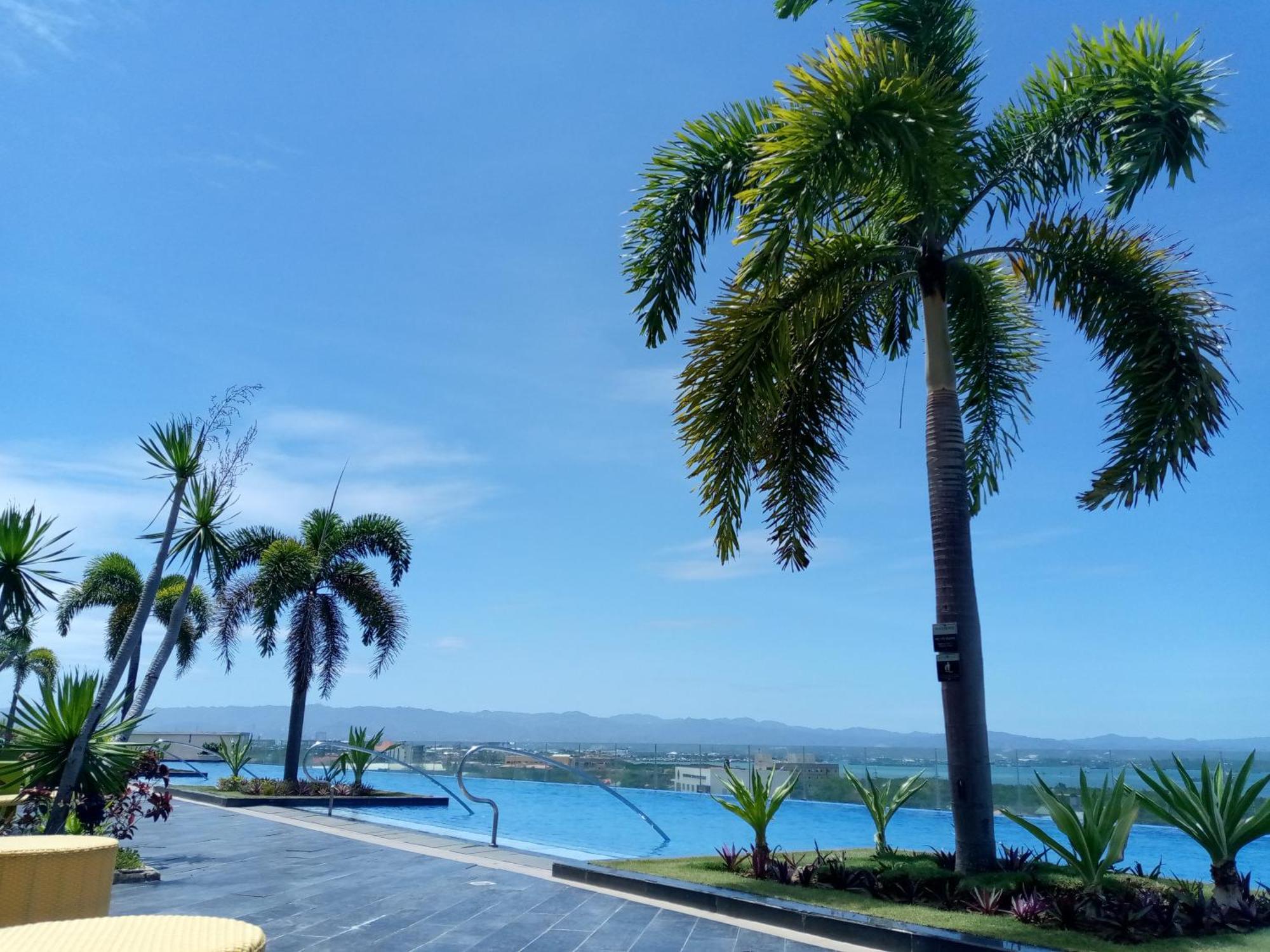 Mactan Newtown 8 Boulevard Deluxe Punta Engano  Exterior photo