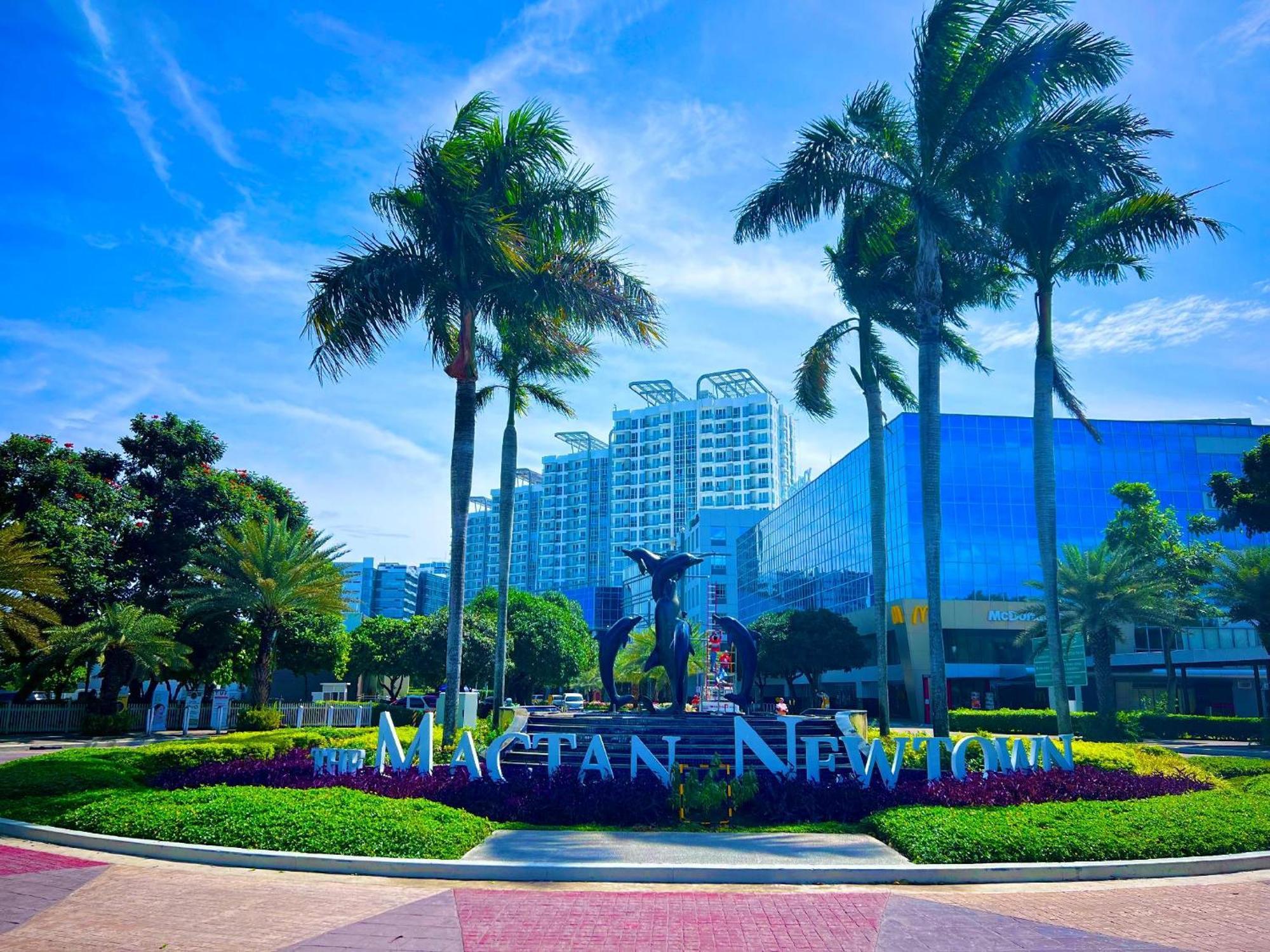 Mactan Newtown 8 Boulevard Deluxe Punta Engano  Exterior photo