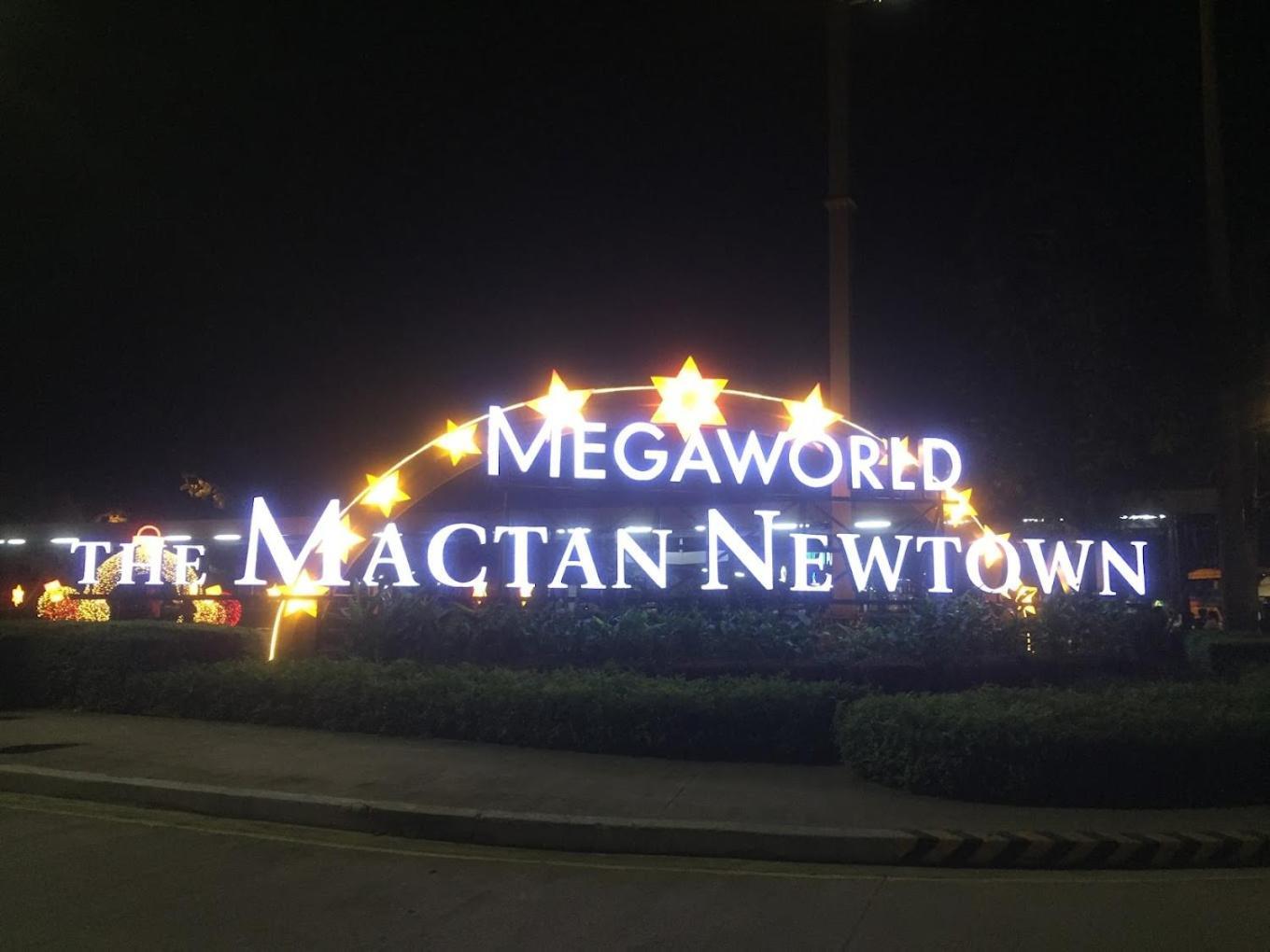 Mactan Newtown 8 Boulevard Deluxe Punta Engano  Exterior photo