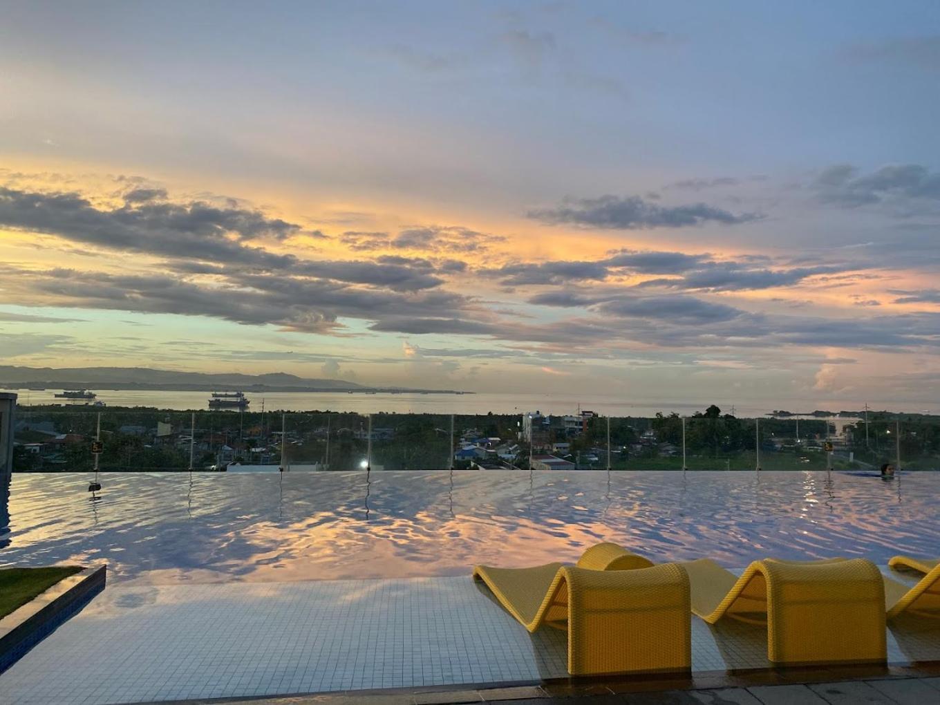 Mactan Newtown 8 Boulevard Deluxe Punta Engano  Exterior photo