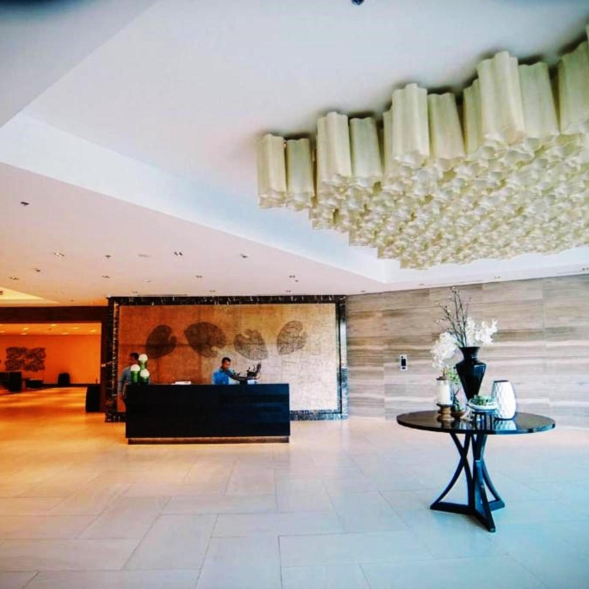 Mactan Newtown 8 Boulevard Deluxe Punta Engano  Exterior photo